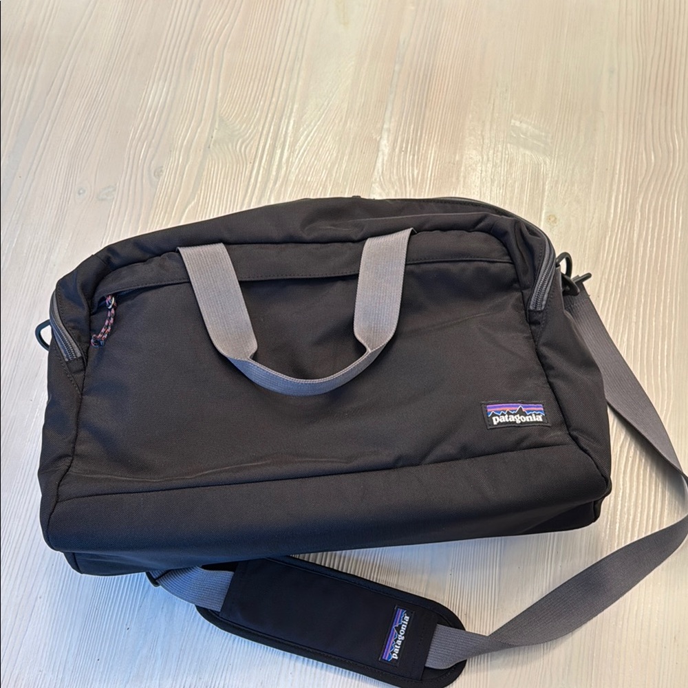Patagonia Men's Headway Briefcase 48770 22L Black